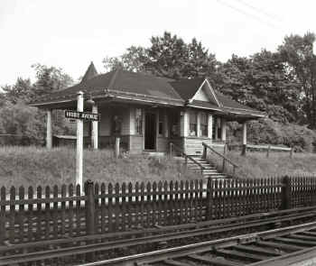 50b. Station-Higbie Ave.-Laurelton (View NE) - 08-31-57 (Faxon, Jr.-Keller).jpg (133460 bytes)